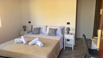 Chambre Double ou avec lits jumeaux | Bureau, chambres insonorisées, Wi-Fi gratuit, draps fournis