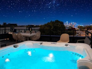 Outdoor spa tub - Elegant, Downtown Views, Rooftop Hot Tub & Garage (Nashville)