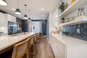 Fridge, microwave, oven, stovetop - Elegant, Downtown Views, Rooftop Hot Tub & Garage (Nashville)