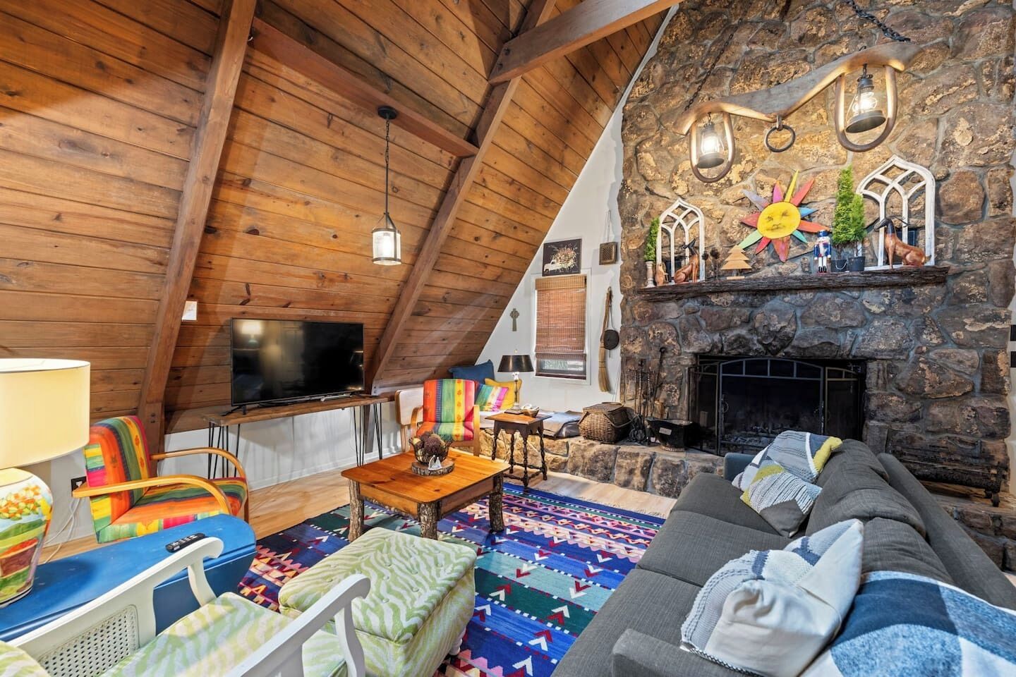 TV, fireplace