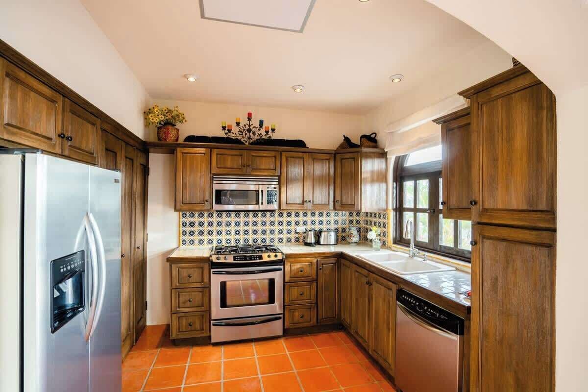 Geladeira, micro-ondas, fogão, cooktop