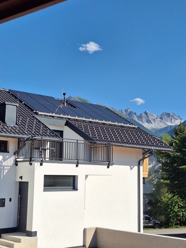 Exterior - Stylishly furnished and cozy vacation apartment with mountain views! (Oberperfuss)