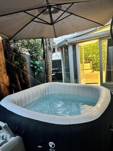 Completely renovated secret suite with jacuzzi less than 2 km from the beach
