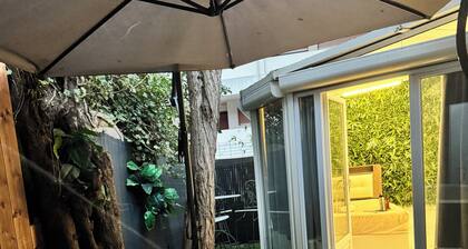 Completely renovated secret suite with jacuzzi less than 2 km from the beach