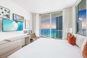 2 bedrooms, iron/ironing board, travel cot, WiFi - Ventur Luxe Condo l Oceanview | LYFE Beach Resort (Hollywood)