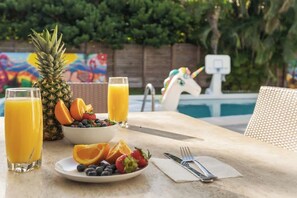 Pool - Lux Miami Villa  Heated Pool 10 min to Beach (North Miami Beach)