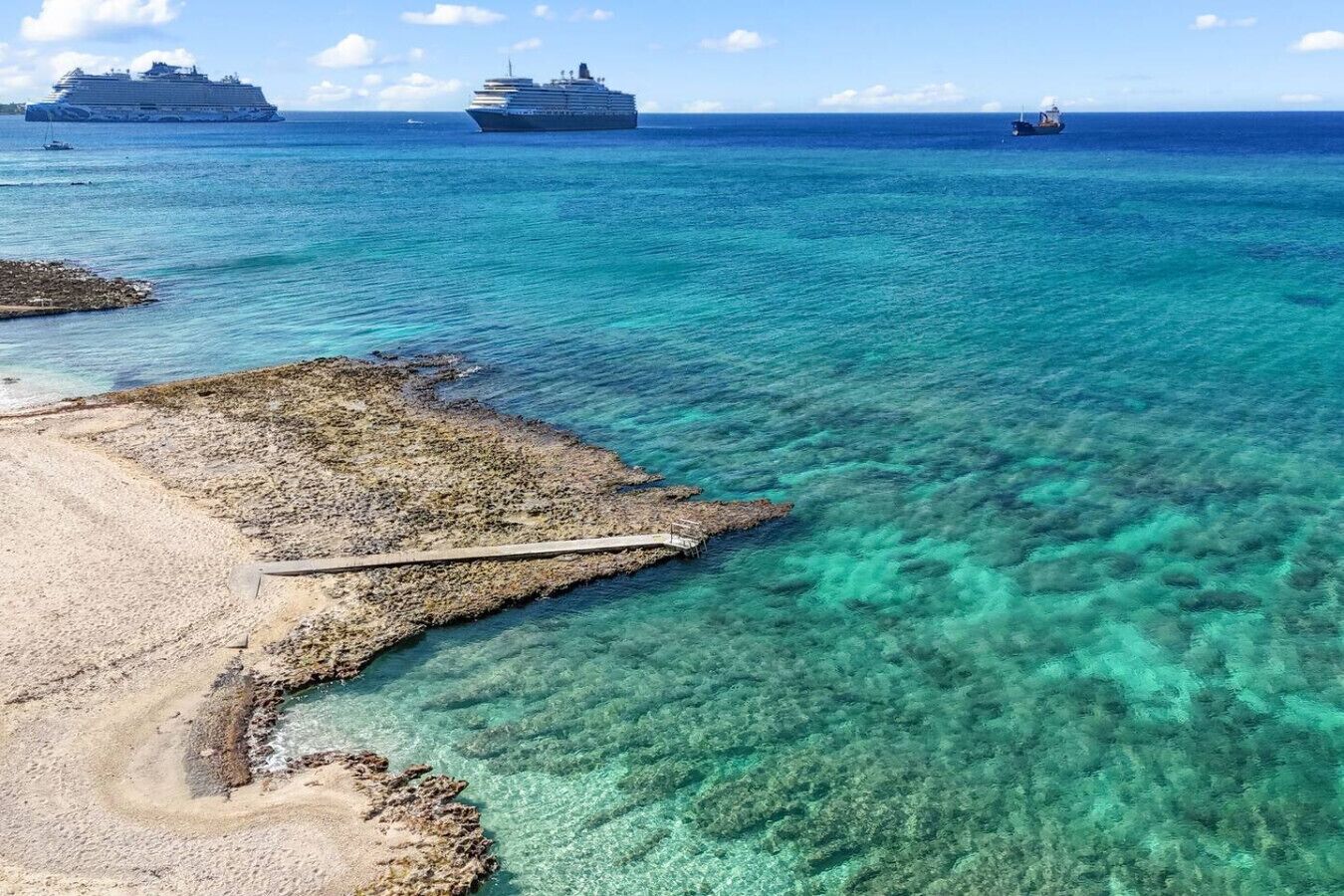 Una spiaggia nelle vicinanze