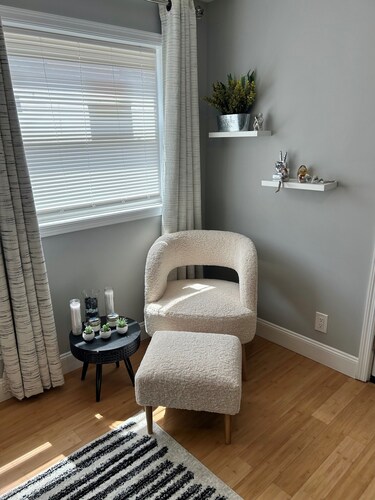 Superb 3-bedroom apartment with AC in vibrant Albany