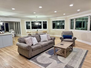 Televisión y chimenea 