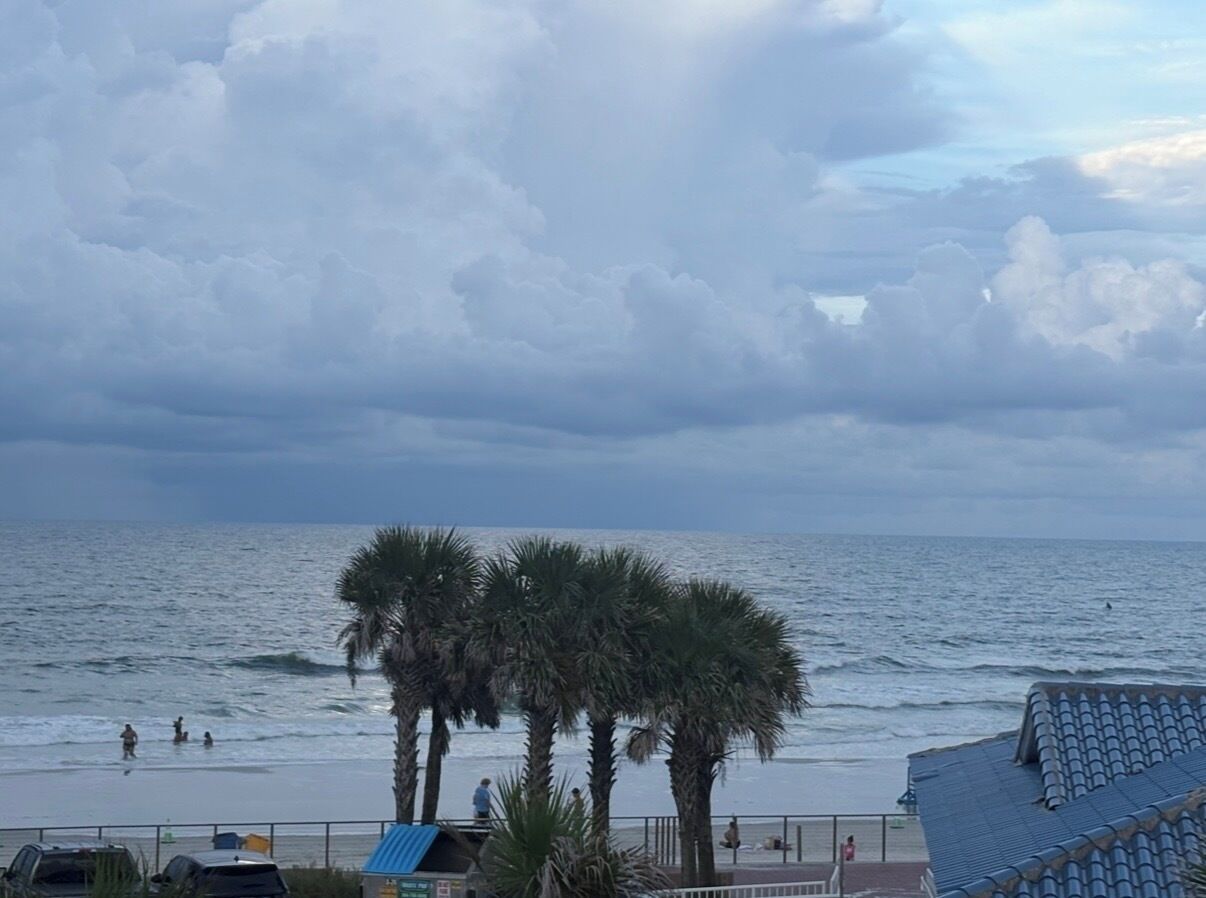 Chaises longues, serviettes de plage