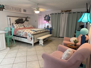 Työpöytä, ilmainen Wi-Fi, vuodevaatteet