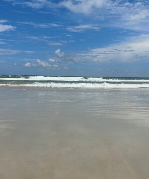 Aurinkotuoleja, rantapyyhkeitä