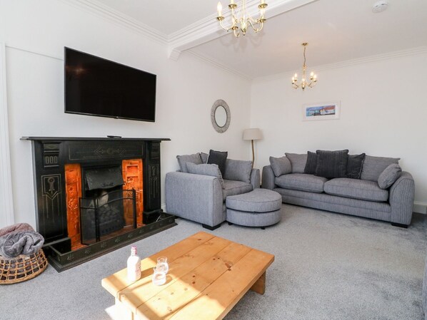 Living area - Maimies Harbourview (Anstruther)