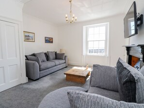 Living area - Maimies Harbourview (Anstruther)
