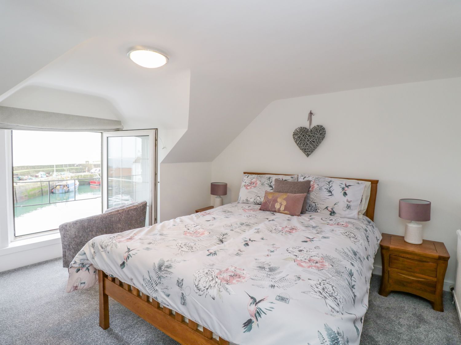 4 bedrooms, individually decorated, individually furnished, free WiFi