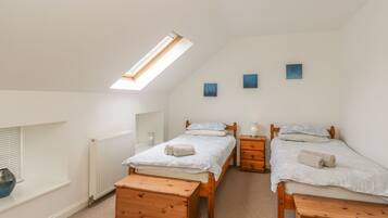 3 makuuhuonetta, yksilöllisesti sisustettu, yksilöllisesti kalustettu