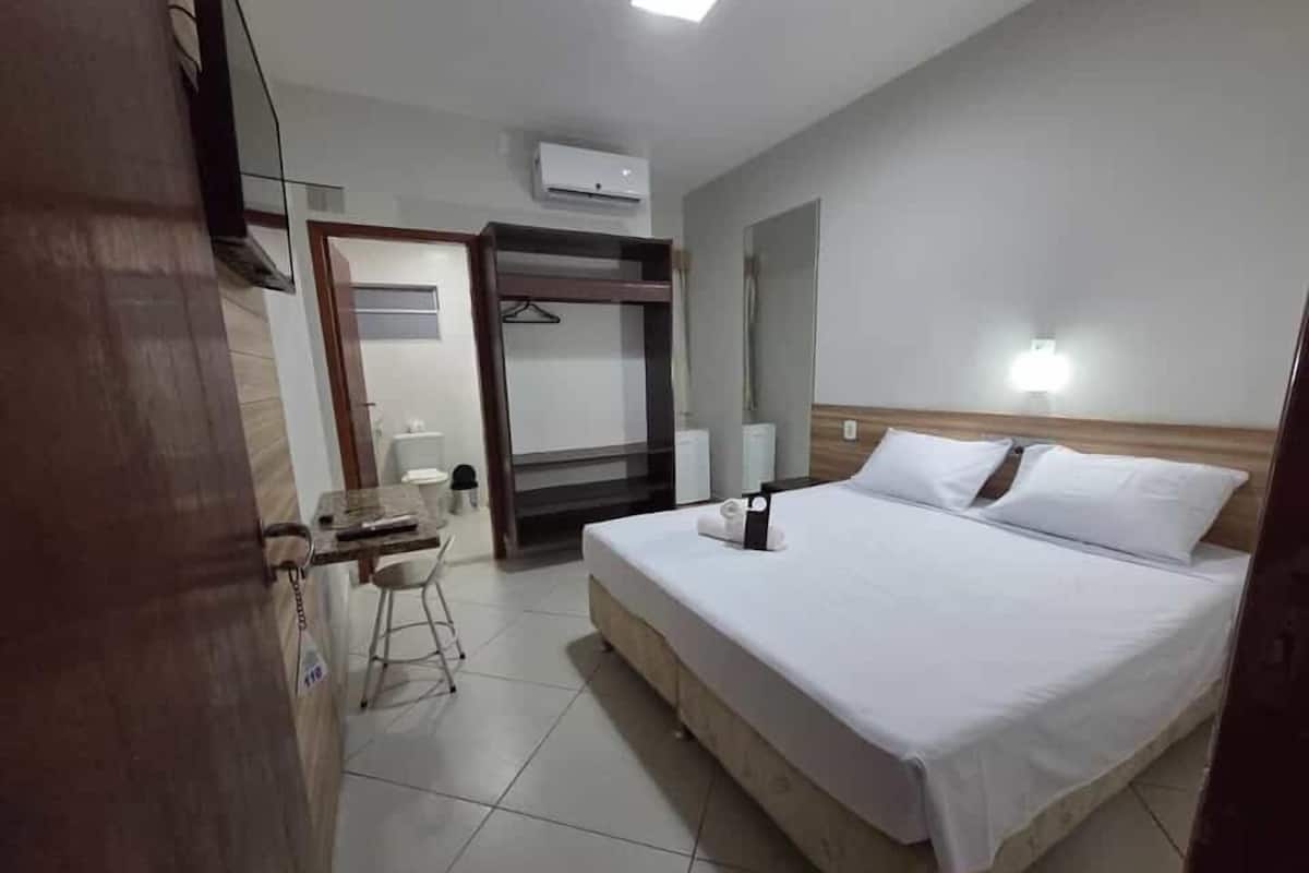 Minibar, bureau, accès au Wi-Fi (inclus), literie fournie