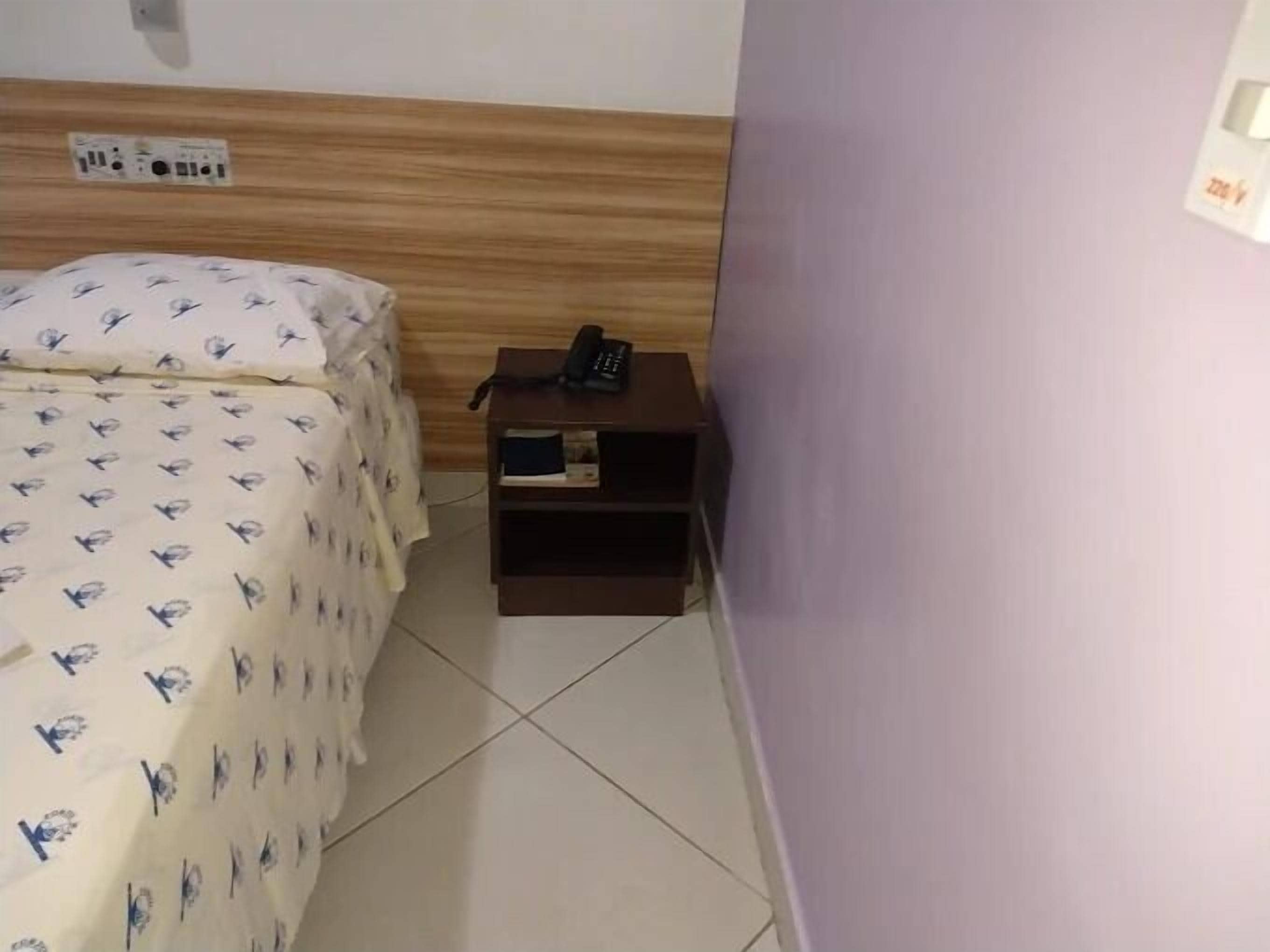 Minibar, gratis wi-fi och sängkläder