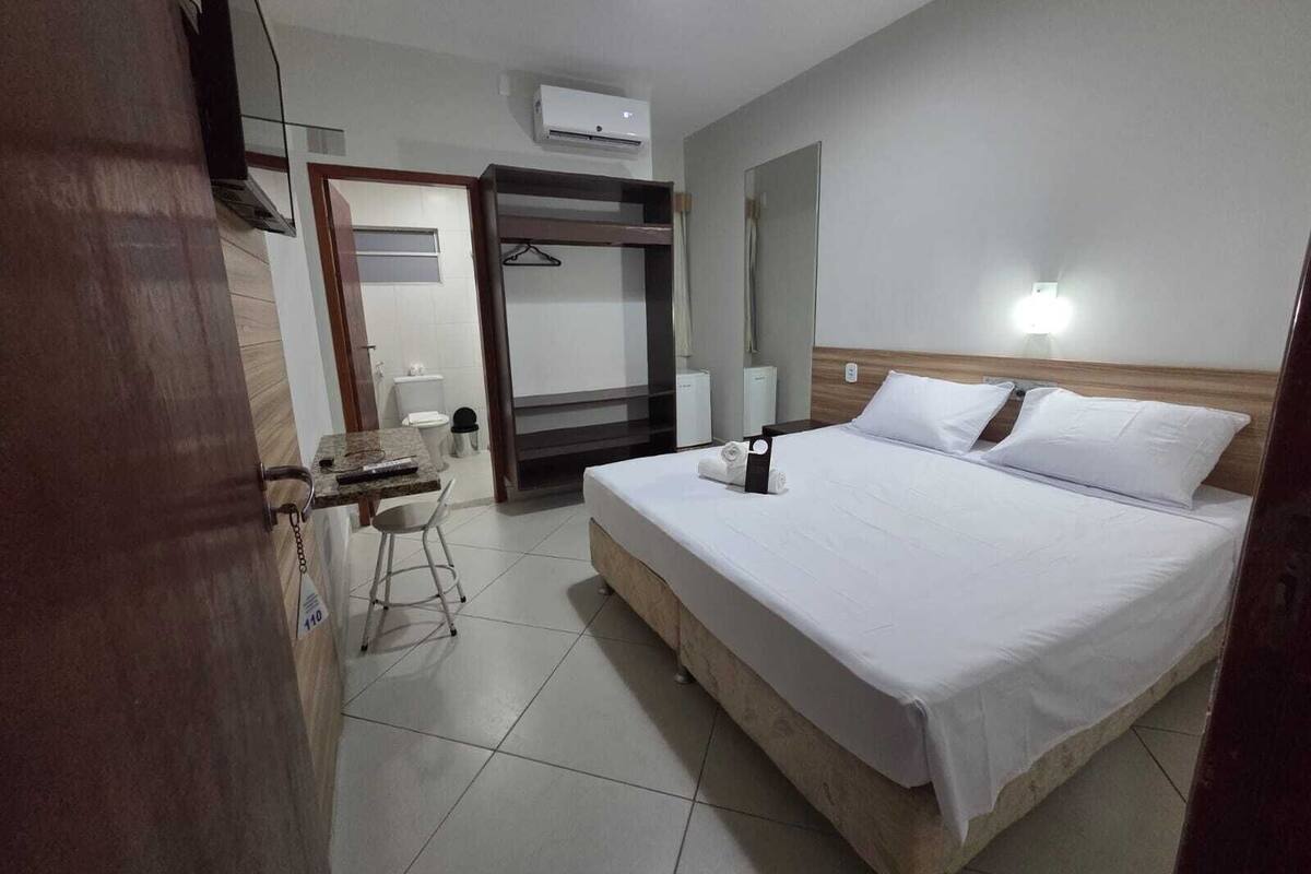 Minibar, bureau, accès au Wi-Fi (inclus), literie fournie