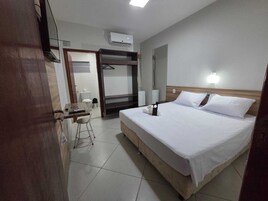 Minibar, free WiFi, bed sheets