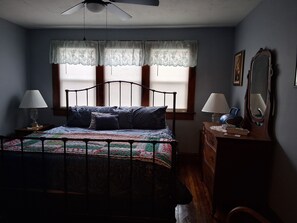 3 chambres, fer et planche à repasser, Wi-Fi, draps fournis