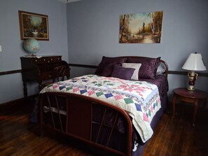 3 habitaciones, tabla de planchar con plancha, wifi y ropa de cama