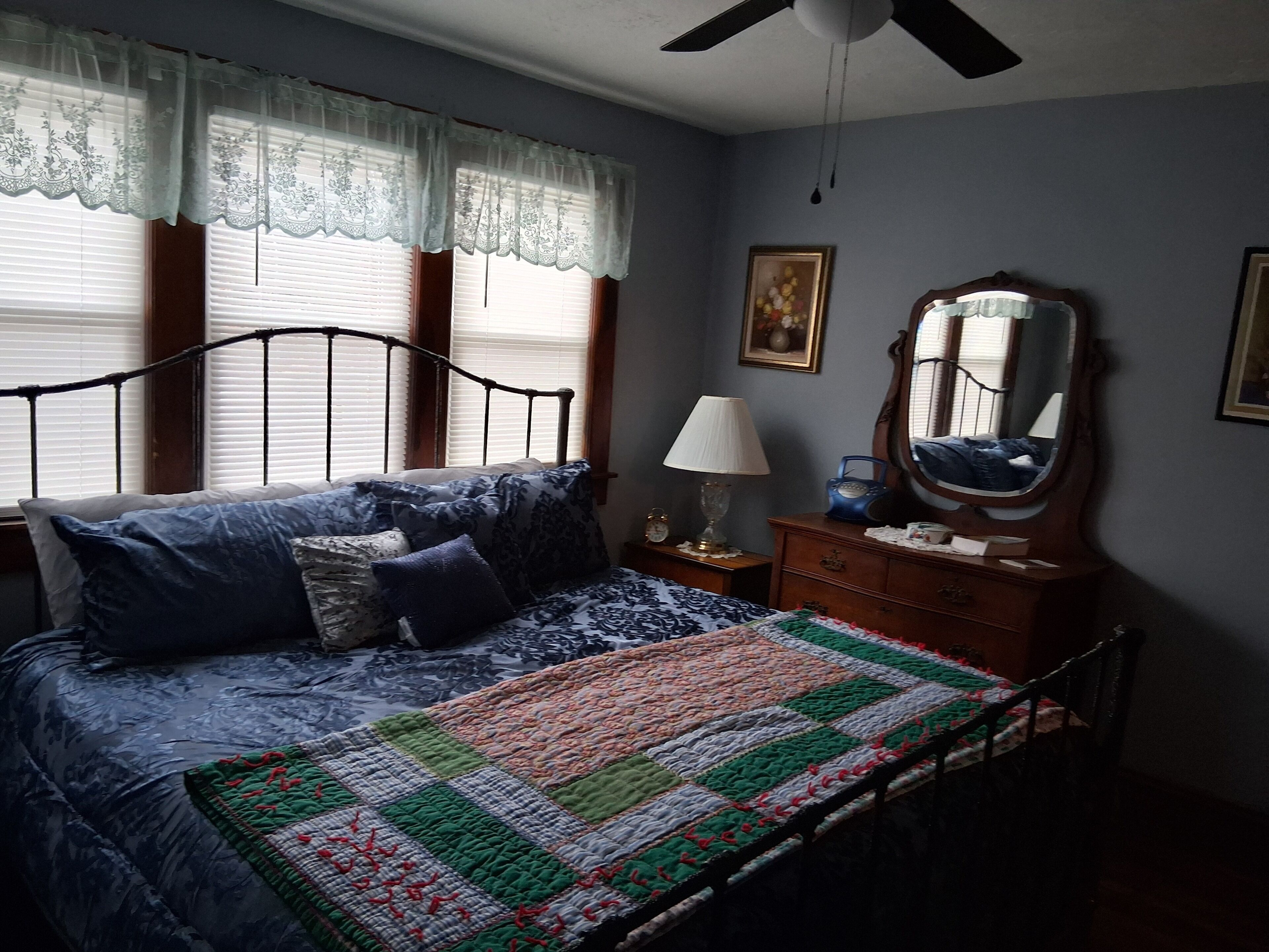 Iron/ironing board, WiFi, bed sheets