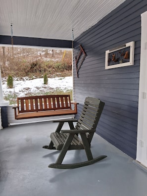 Property grounds - 3-bedroom peaceful farmhouse on the Greenbrier outside of Hinton with central AC (Hinton)