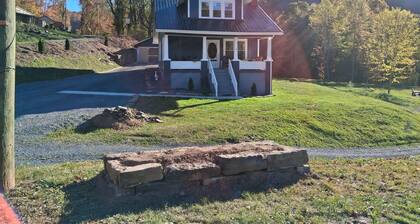 3-bedroom peaceful farmhouse on the Greenbrier outside of Hinton with central AC