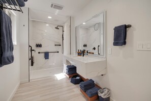 Hair dryer, towels - 10 Cabins on one 12 Acre Property- King beds, AC, Firepit , Smores (Angel Fire)