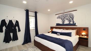8 bedrooms, travel crib, WiFi (free), bed sheets
