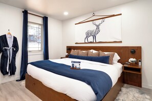 8 bedrooms, travel cot, free WiFi, bed sheets - Four  Cabins- King Beds, Fire Pit, A/C, Free Sledding and Smores (Angel Fire)