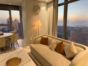 TV - Burj & Sea view |Luxury 2BR| 5 star amenities (Dubai)