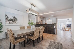Dining - Sarasota Stay. Heated Saltwater Pool+Cottage (Sarasota)
