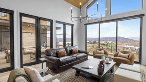 Interior - 2 Min to Jordanelle Gondola Hot Tub Spa Suite Movie Room & Mountain Views Skyridge Summit by Avantstay (Heber City)