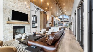 Interior - 2 Min to Jordanelle Gondola Hot Tub Spa Suite Movie Room & Mountain Views Skyridge Summit by Avantstay (Heber City)
