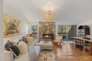 Smart TV, fireplace - Designer townhome w/near level entry-5min ski resort! (Sapphire)
