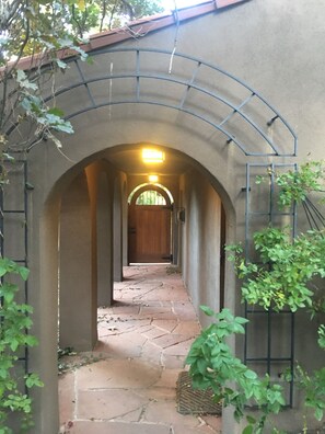 Property grounds - charming, cozy/comfortable cottage steps CU, hiking, restaurants, Sundance films (Boulder)
