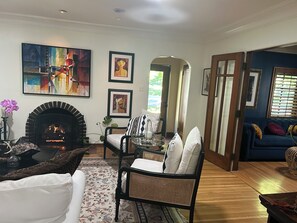 Living area - charming, cozy/comfortable cottage steps CU, hiking, restaurants, Sundance films (Boulder)