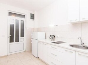 Fridge, microwave, cookware/dishes/utensils - Apartments Savić near the Sea 8 (Herceg Novi)