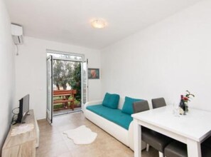 TV - Apartments Savić near the Sea 8 (Herceg Novi)