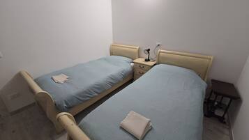 Fer et planche Ă repasser, Wi-Fi, draps fournis