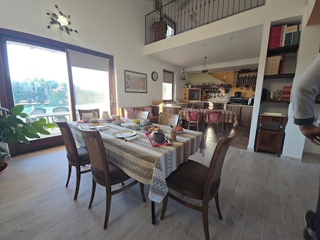 Dining. CREMONA BUSSETO MUSIC - Villa with park and Pool.