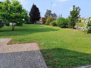 المنطقة المحيطة بالمنشأة