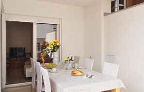 Outdoor dining - Cozy apartment in Nin with WiFi (Nin)