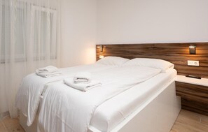 5 slaapkamers, een strijkplank/strijkijzer, reisbedje, gratis wifi