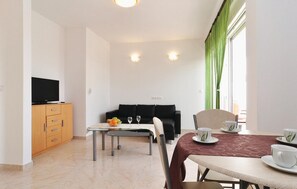 Dining - Amazing apartment in Nin with WiFi (Nin)