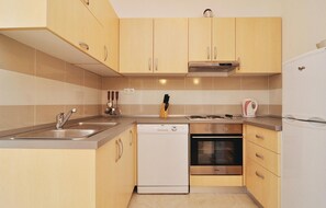 Fridge, microwave, oven, stovetop - 2 bedroom nice apartment in Nin (Nin)