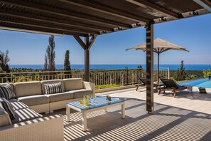 Property grounds - Villa Phoebeia, Wonderful Sea Views, Outdoor Infinity Pool, Antipata, Kefalonia (Kefalonia)