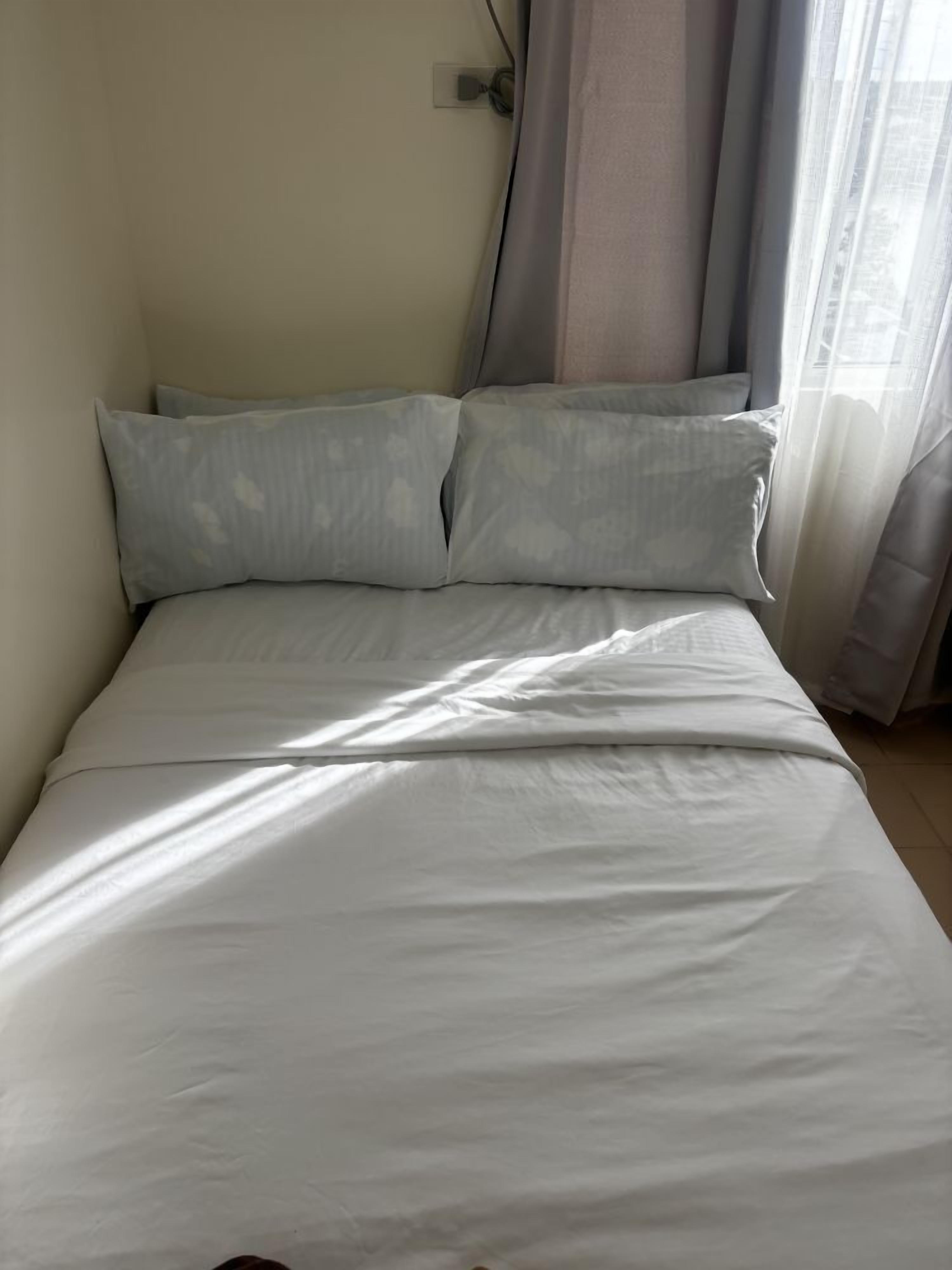 2 bedrooms, iron/ironing board, bed sheets, wheelchair access